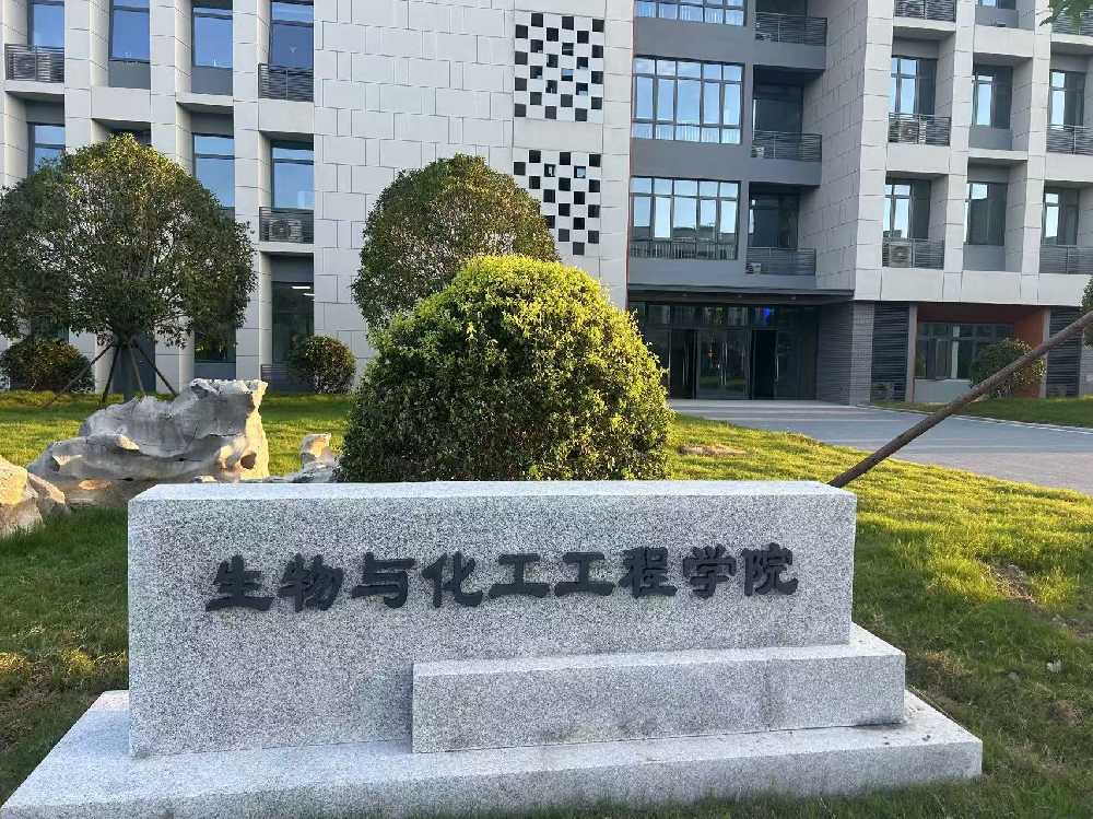 灞桥区扬州职业大学体育场高杆灯项目